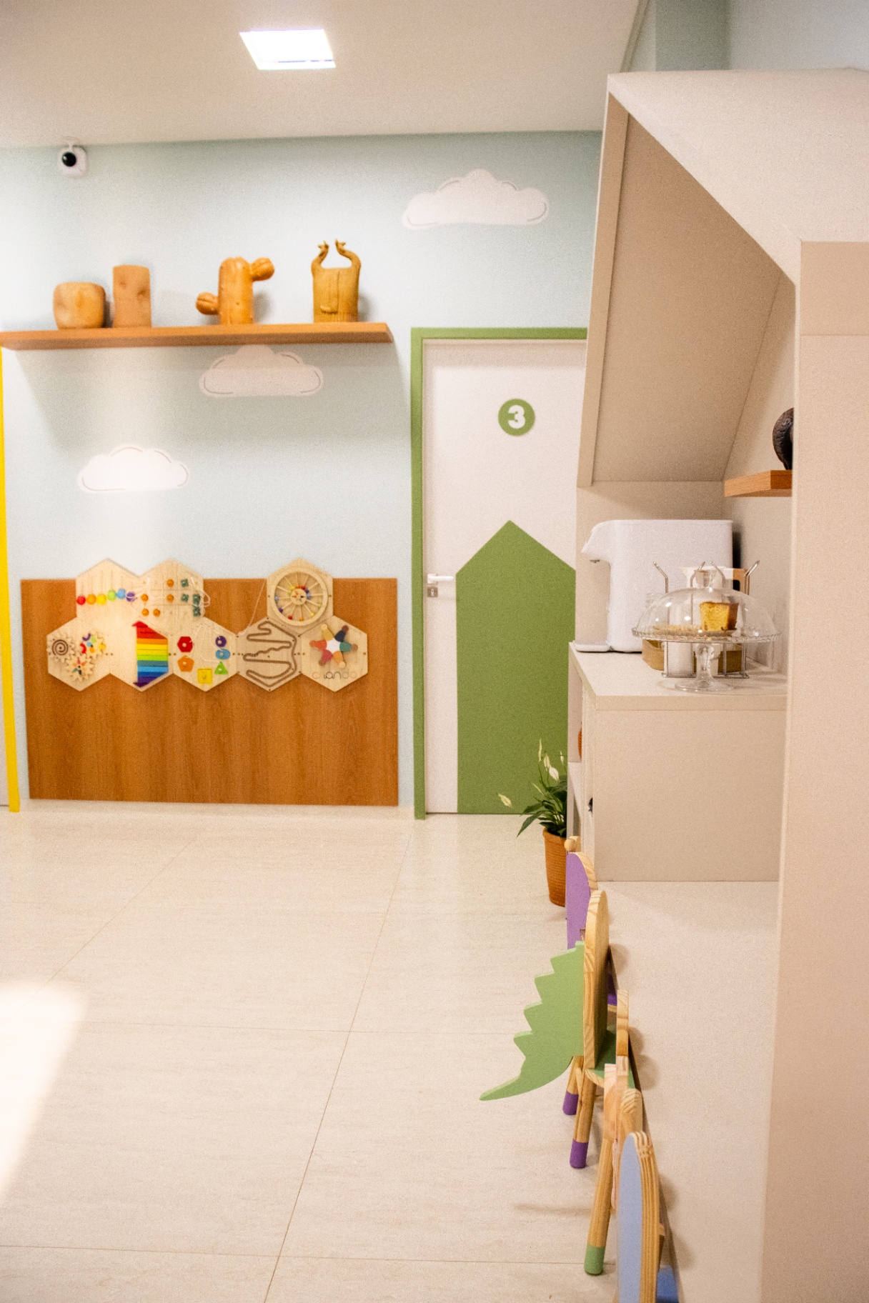 Painel sensorial na área kids